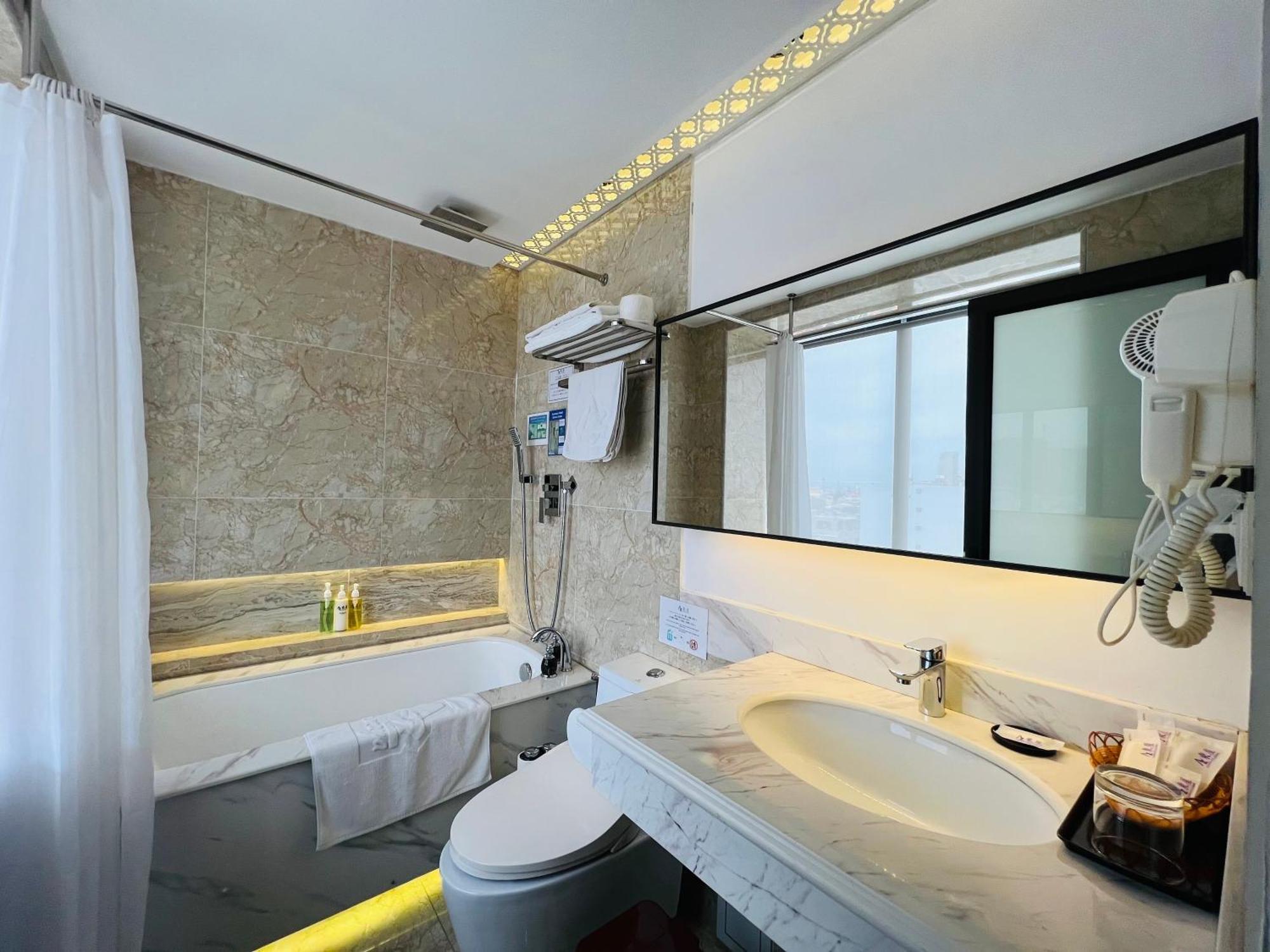 Azumaya Hotel Хайфон Екстер'єр фото