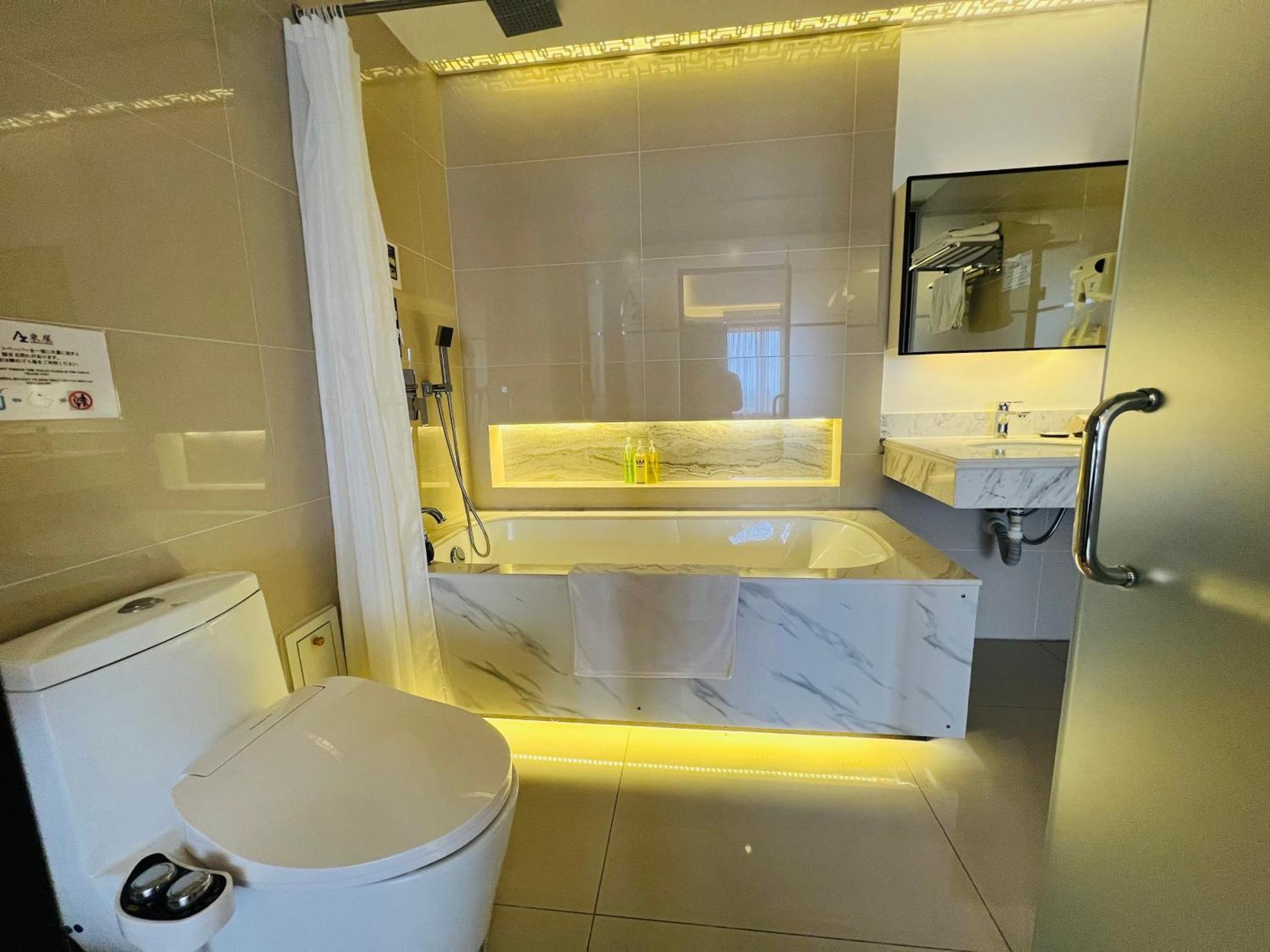 Azumaya Hotel Хайфон Екстер'єр фото
